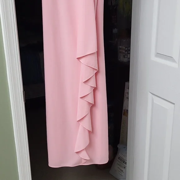 Beautiful pink sequence evening gown. - Picture 3 of 4